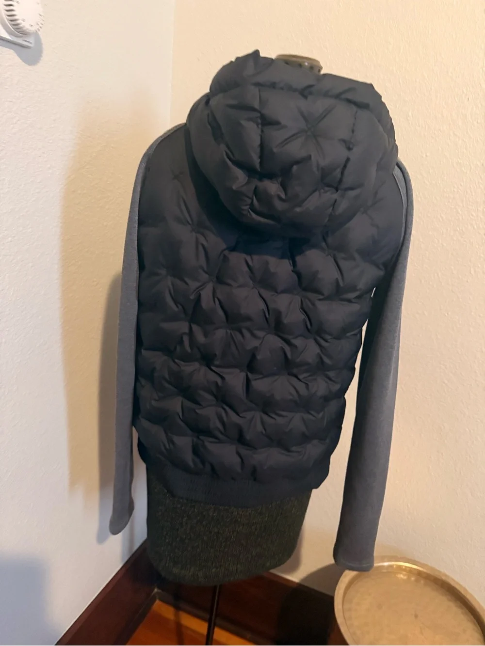 The North Face Lightweight Puffer Quilted Jacket - Picture 2 of 4